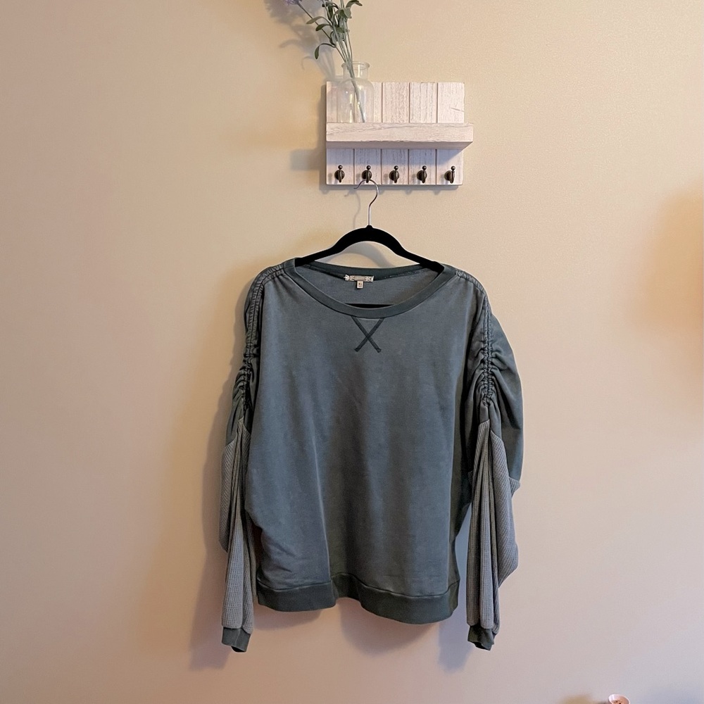 Teal pullover sweatshirt 🌿